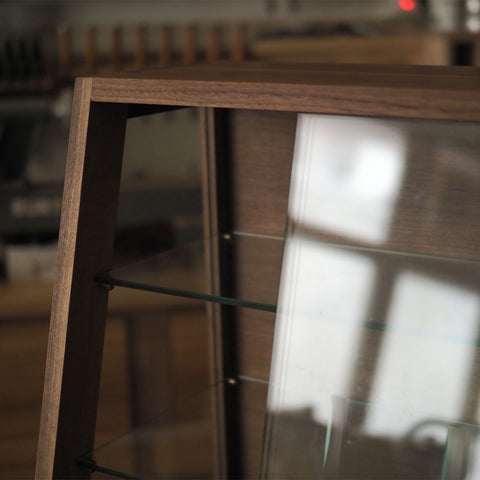 Black Walnut Cup Display Case 玻璃梯形陳列櫃
