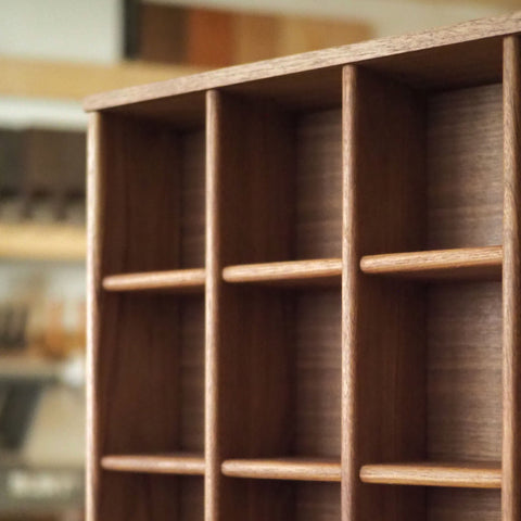 Burumu Display Rack 黑胡桃格仔櫃